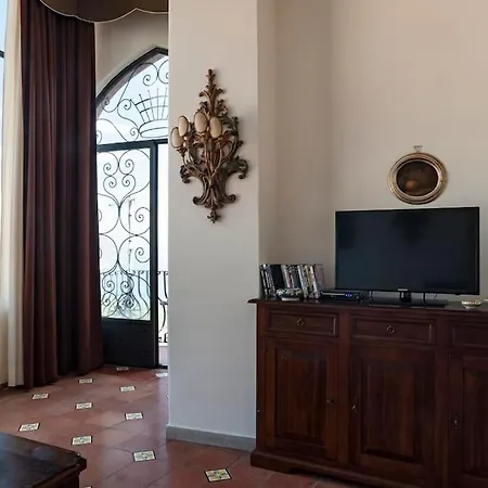 Apartament Charming House In